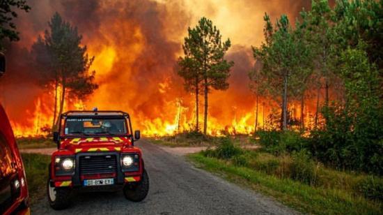 Incendio forestal en la zona de Landiras, Francia, el 13 de julio de 2022. 