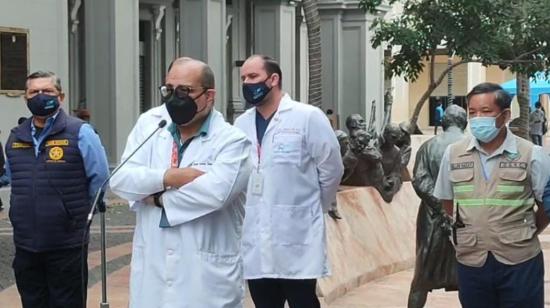 Autoridades del COE cantonal informan la situación epidemiológica por Covid-19 en los bajos del Municipio de Guayaquil, el 19 de julio de 2022.