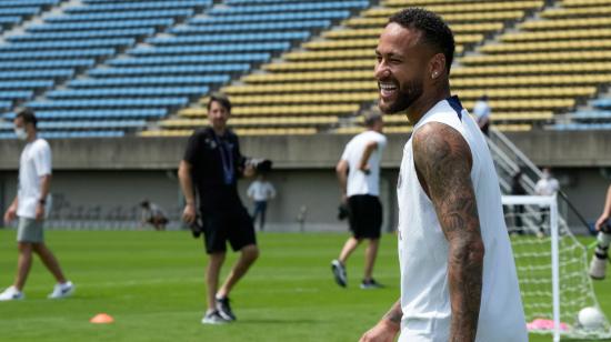 Neymar durante la clínica de fútbol infantil del PSG en Tokio, Japón, el 18 de julio de 2022.