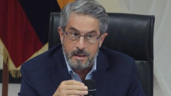 El ministro de Salud, José Ruales, en un conversatorio con medios de comunicación, el 19 de julio de 2022.