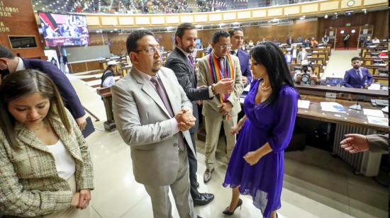 De izq. a der.: Nathalie Arias, Virgilio Saquicela, Esteban Torres, Darwin Pereira, Ronny Aleaga y Marcela Holguín, en la sesión de este 21 de julio de 2022.