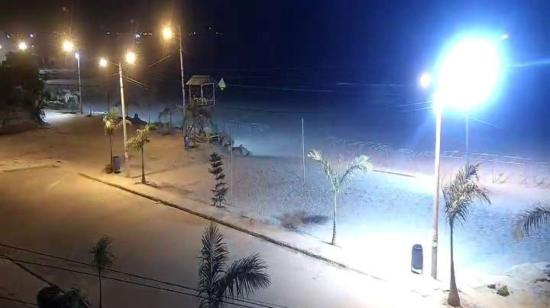 Imagen del Malecón de Isidro Ayora, en Manabí, luego de los sismos registrados la madrugada del 22 de julio de 2022.