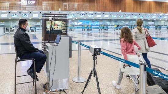 Imagen referencial de pasajeros en el Aeropuerto Internacional José Joaquín de Olmedo, en Guayaquil, en diciembre de 2020. 