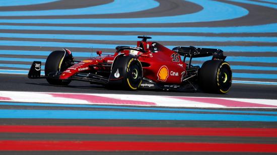 Charles Leclerc durante la primera sesión de entrenamientos libres del Gran Premio de Francia.