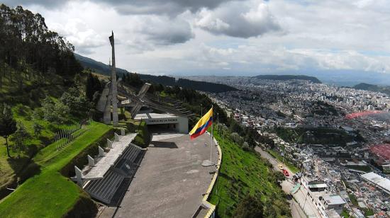 Vista panorámica de Quito desde la Cima de la Libertad, en el occidente de la ciudad.