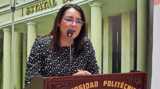 Carola Ríos, directora del Senae, en un evento en la Universidad Politécnica de Carchi, el 22 de abril de 2022.