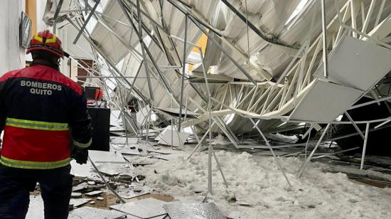 En el sector Barrio Nuevo, sur de Quito, el techo de una iglesia colapsó por la fuerte granizada, la tarde del 2 de agosto de 2022.