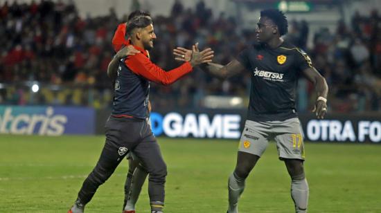 Los jugadores de Aucas celebran la victoria frente a Deportivo Cuenca por la Fecha 4 de la LigaPro 2022.