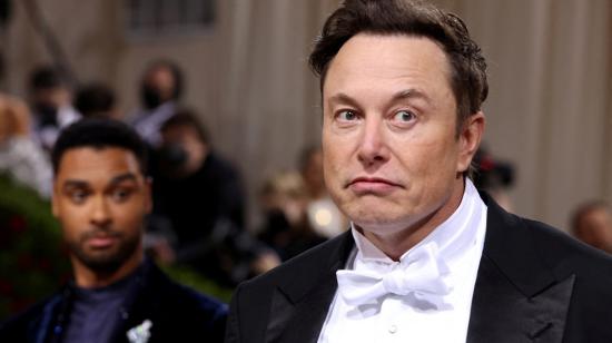 El magnate Elon Musk arriba a un evento benéfico en Nueva York, el 2 de mayo de 2022.