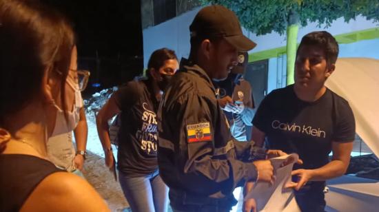 Momento de la detención del juez Banny Molina, en Manabí, la noche del 9 de agosto de 2022.