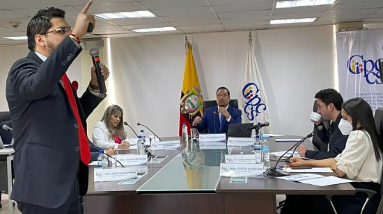 Raúl González en la sesión del Cpccs del 19 de julio de 2022, donde expuso su propuesta para la Superintendencia de Bancos. 