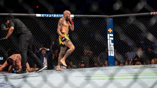 Marlon 'Chito' Vera' luego de derrotar a Dominick Cruz por la vía del KO en la pelea estelar de la UFC Fight Night de San Diego, el 13 de agosto de 2022.