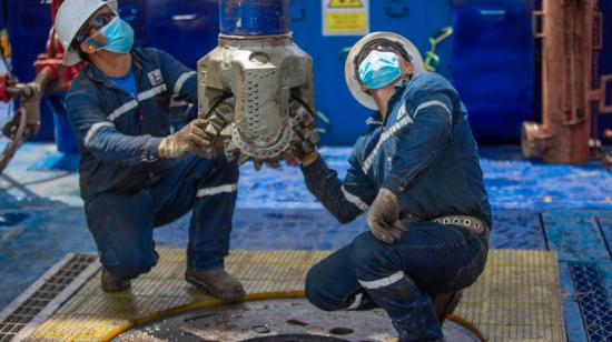 Operación de un taladro petrolero en el campo Sacha, ubicado en la Amazonía ecuatoriana. Foto: Agosto de 2022