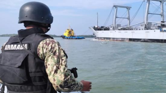 Agentes de la Armada hallaron cocaína en la bodega de una lancha guardacostas, en Galápagos, el 16 de agosto de 2022.