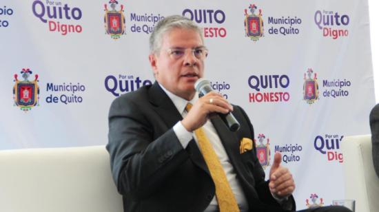 Carlos Riofrío, titular subrogante de la Contraloría, en un evento en el Municipio de Quito, el 17 de agosto de 2022.