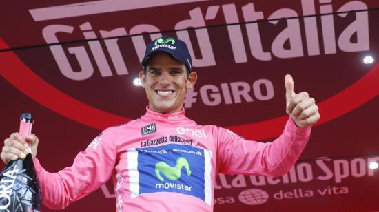 El ciclista Andrey Amador, vestido de rosa, celebra el liderato en una de las etapas del Giro de Italia 2016.