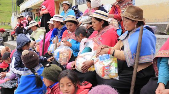 Foto referencial de personas de una población rural en la Sierra de Ecuador. 18 de agosto de 2022.