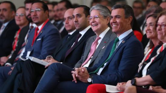 Los presidente Guillermo Lasso y Pedro Sánchez en un evento en Quito, el 25 de agosto de 2022.