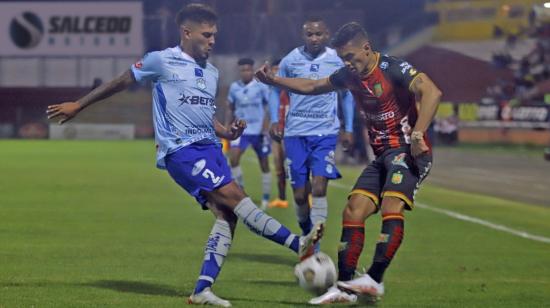 Jugadores del Deportivo Cuenca y Macará en el partido de la Fecha 8 de la LigaPro