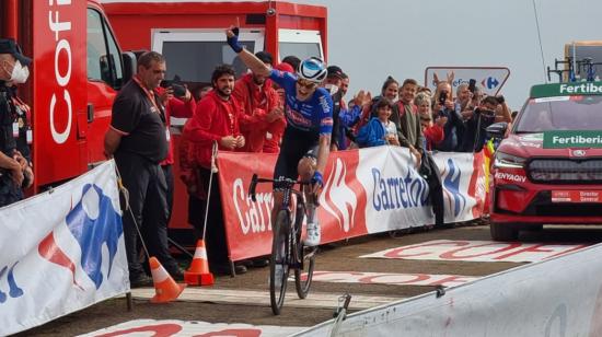 Jay Vine, en la meta de la Etapa 8 de la Vuelta a España, el 27 de agosto de 2022.