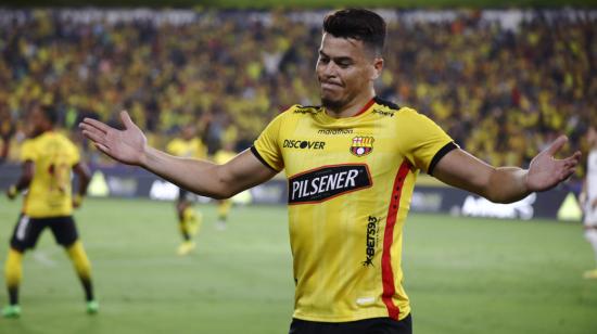 Carlos Rodríguez, de Barcelona, celebra su gol ante Liga de Quito en el estadio Banco Pichincha el 28 de agosto de 2022.