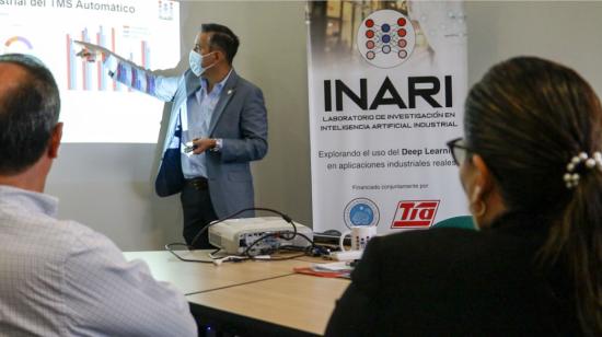 Investigadores de Inari en Ecuador trabajan en desarrollar programas para el sector de 'retail', en 2022.