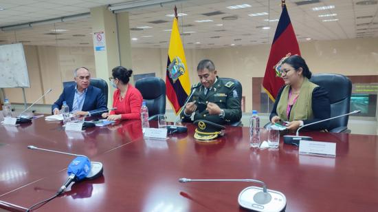 Autoridades del Municipio de Quito y de la Policía de Quito en una rueda de prensa sobre el inicio de clases, el 31 de agosto de 2022.