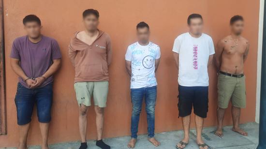 Tres venezolanos, un colombiano y dos ecuatorianos fueron detenidos el crimen de un hombre en el barrio Nueva Esperanza, en Manta, el 29 de agosto de 2022.