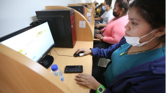 El presidente Guillermo Lasso realizó el lanzamiento del Proyecto Puntos del Encuentro para dotar de internet a zonas rurales, en la parroquia de Tarifa, en Guayas, el 2 de septiembre de 2022.