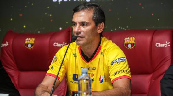 Fabián Bustos, durante su primera presentación con Barcelona, en diciembre de 2019.