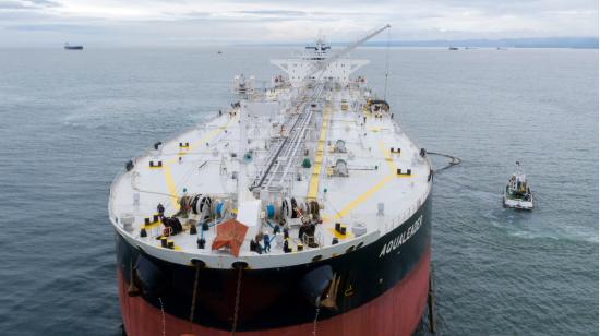 Buque de transporte de petróleo de Ecuador en el Terminal Marítimo de Balao, en la costa del Océano Pacífico. Archivo de Petroecuador de mayo de 2020. 