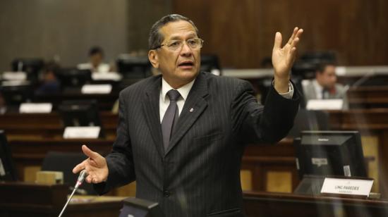 Luis Almeida, asambleísta del PSC, durante la sesión del Pleno de la Asamblea del juicio político al Consejo de la Judicatura, el 25 de agosto de 2022.