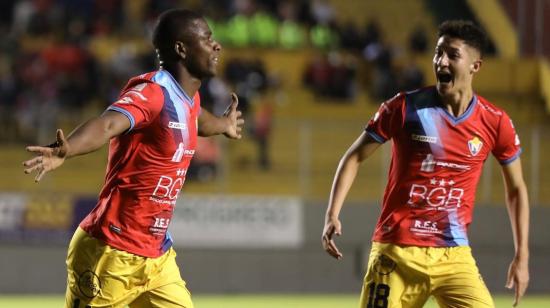 Los jugadores de El Nacional celebran un gol anotado frente a 9 de Octubre por la Copa Ecuador, el 8 de septiembre de 2022.