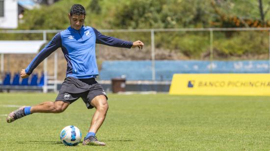 Kevin Minda, durante un entrenamiento de Universidad Católica, el 17 de agosto de 2022.