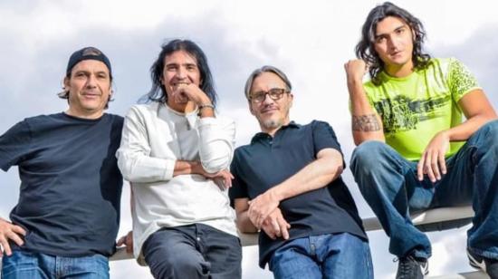 El vocalista de Enanitos Verdes, Marciano Cantero, junto a los otros integrantes de la banda argentina. 