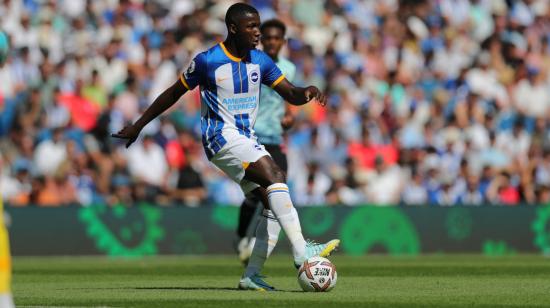 Moisés Caicedo controla una pelota en el partido ante el West Ham, por la Premier League, el 21 de agosto de 2022.