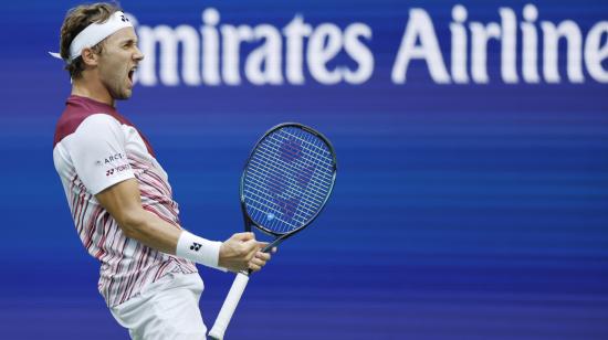 Casper Ruud reacciona en la semifinal del Abierto de Estados Unidos 2022 luego de su victoria.