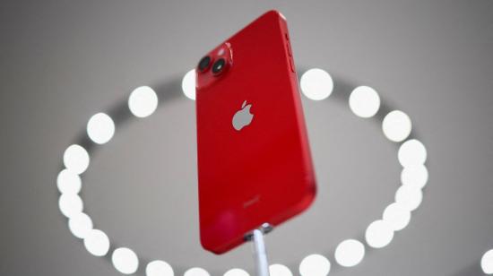 El nuevo iPhone 14 exhibido en el evento de Apple, en California, el 7 de septiembre de 2022. 