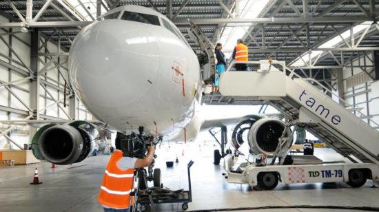 Un avión de Tame en el aeropuerto de Mariscal Sucre, en Quito en noviembre de 2017.