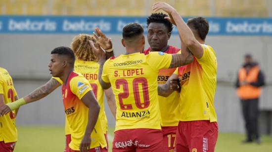 Los jugadores de Aucas celebran un gol ante Guayaquil City en Quito, el 25 de agosto de 2022.