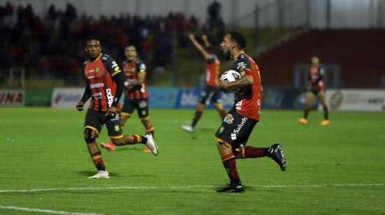 Los jugadores del Deportivo Cuenca celebran un gol por la Fecha 11 de la LigaPro ante Cumbayá, el viernes 16 de septiembre de 2022.