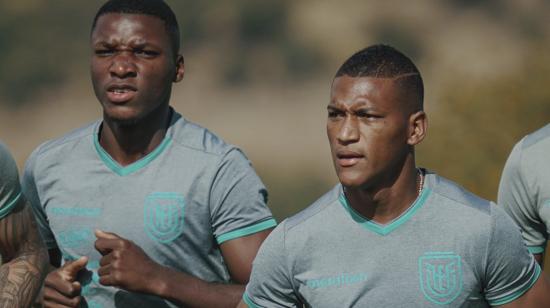 Moisés Caicedo y Carlos Gruezo, futbolistas de la Tri, entrenan en España el 19 de septiembre de 2022.