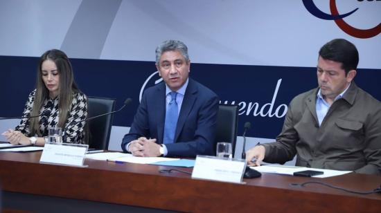 De izq. a der. Ruth Barreno, vocal de la Judicatura, Fausto Murillo, presidente del CJ, y Francisco Jiménez, ministro de Gobierno, durante la presentación de resultados del concurso de jueces anticorrupción, el 19 de septiembre de 2022.