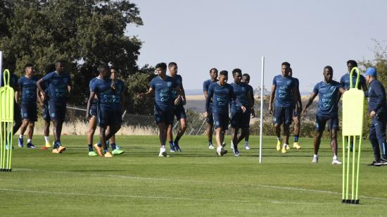 Los jugadores de la selección ecuatoriana entrenan en Segovia, el martes 20 de septiembre de 2022.