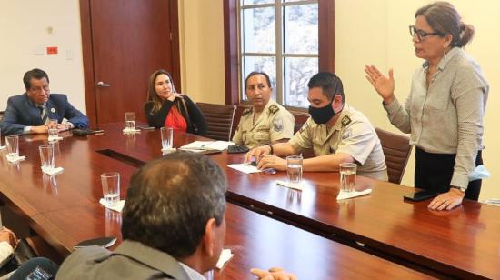 La fiscal de Guayas, Yanina Villagómez, y la presidenta de la Corte de Justicia de la provincia, Fabiola Gallardo, en una reunión con autoridades de Gobierno, el 19 de septiembre de 2022.