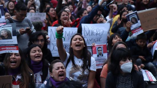 Protesta contra los femicidios y por la muerte de María Belén bernal, frente a la Comandancia de la Policía en Quito, el 21 de septiembre de 2022.