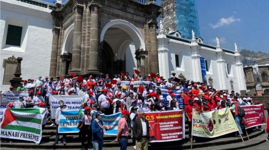 Plantón de gasolineros el 22 de septiembre de 2022 en el Centro Histórico de Quito.