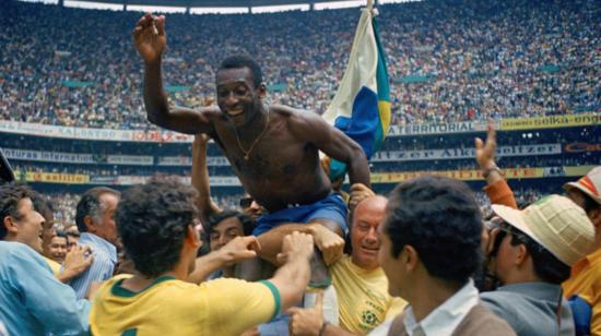 Pelé, celebrando después de la final del Mundial de México 1970.