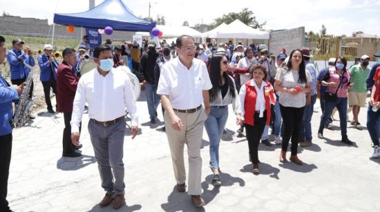 El alcalde de Quito, Santiago Guarderas, en un recorrido en Calderón, el 27 de agosto de 2022.