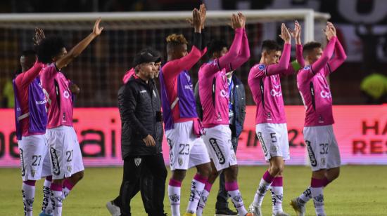 Jugadores de Independiente celebran su pase a la final de la Copa Sudamericana  2022, el 7 de septiembre.